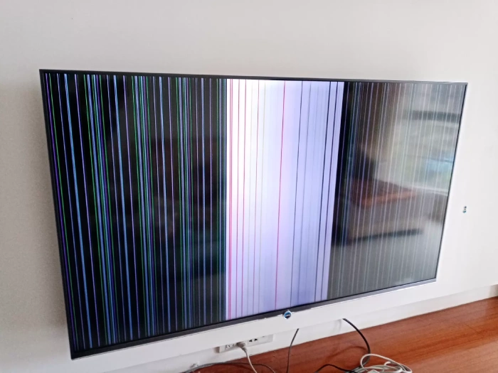 LCD screen defects - veritical line on a lcd open cell