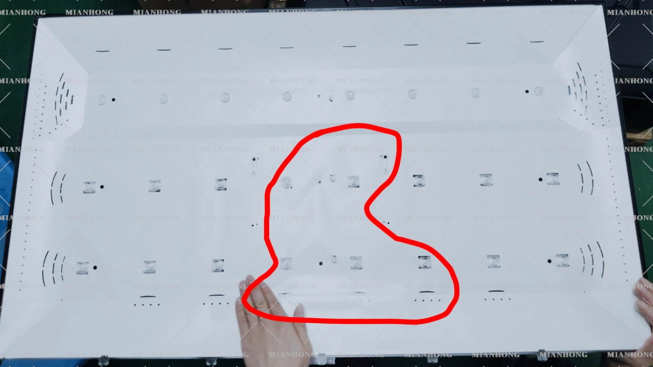 General issues(uneven diffuser sheet) wrongly placed on the TV cabinet due to a 20mm OD. OD 20mm is harder to assemble the backlight unit.